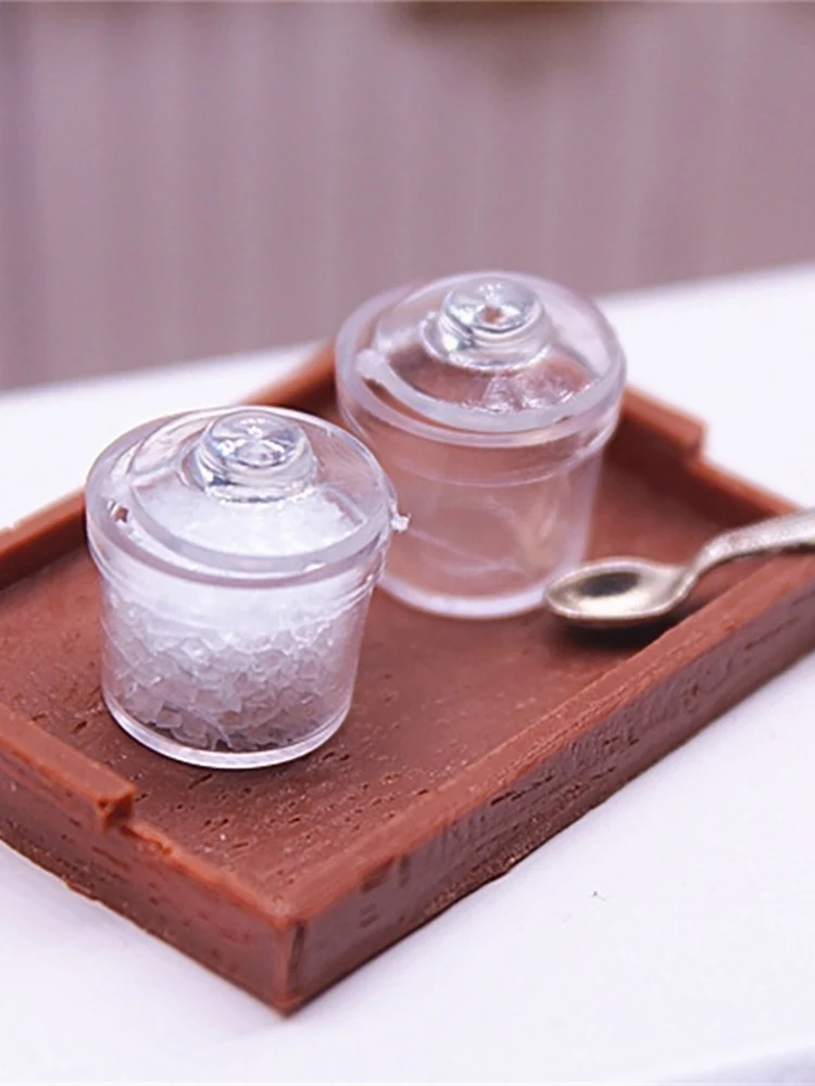 2Pcs 1:12 Scale Dollhouse Miniature Glass Sugar Bottles Spice Seasoning Jar With Cover Model Kitchen Decor Toy