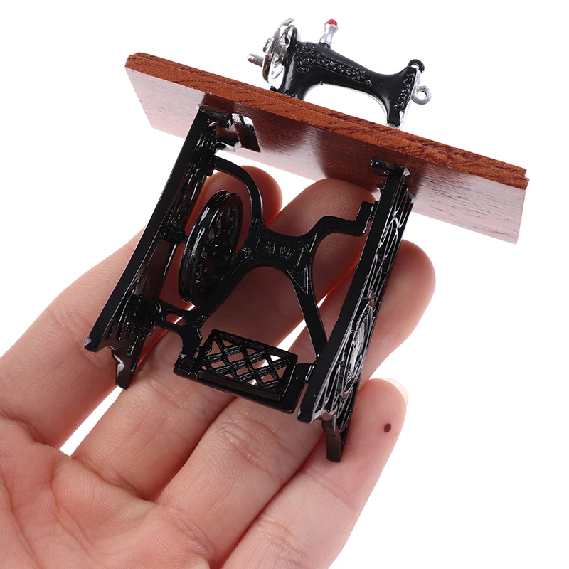 1:12 Dollhouse Miniature Furniture Retro Sewing Machine Knitting Tools Model Doll House Decor Simulation Furniture Model