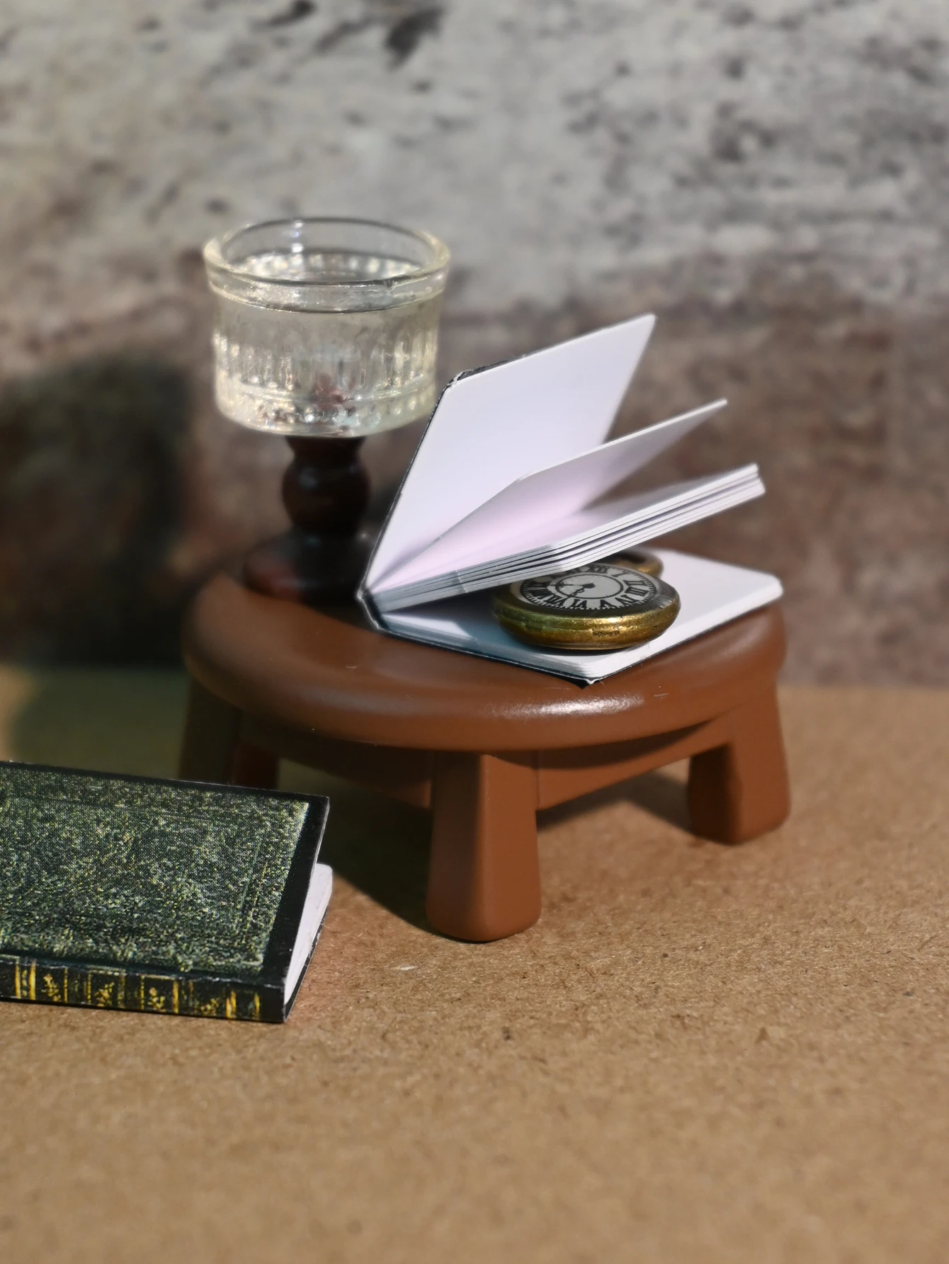 A Miniature Vintage Book Ornament, Vintage Desk Lamp, Vintage Pocket Watch Set, 1/6, 1/12 Dollhouse Dollhouse Accessories, Dollhouse Toys, Dollhouse Decorations, Model House Accessories, Miniature Food Toys, Photography Props, Micro Landscape Ornaments, Miniatures Decoration, Small Gifts, Giveaways, Home Decor Items
