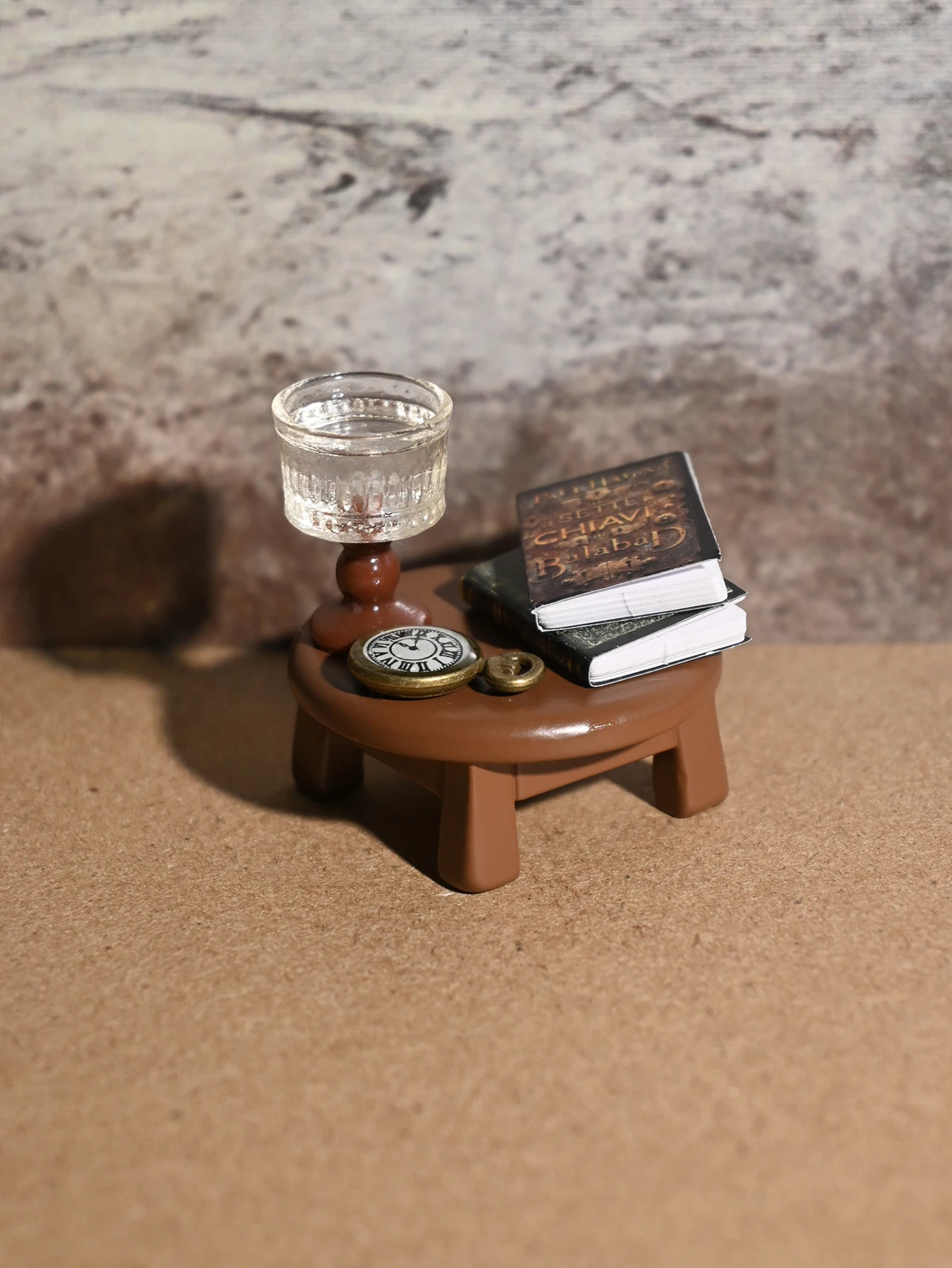 A Miniature Vintage Book Ornament, Vintage Desk Lamp, Vintage Pocket Watch Set, 1/6, 1/12 Dollhouse Dollhouse Accessories, Dollhouse Toys, Dollhouse Decorations, Model House Accessories, Miniature Food Toys, Photography Props, Micro Landscape Ornaments, Miniatures Decoration, Small Gifts, Giveaways, Home Decor Items