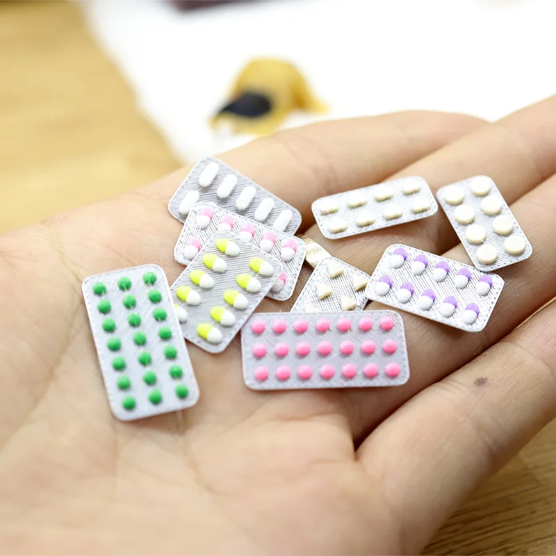 1/12 Miniature Dolls House Accessories Medicine Box with Pills Bottle Pharmacy Scene Model Ornament for Dolls Accessories Toys