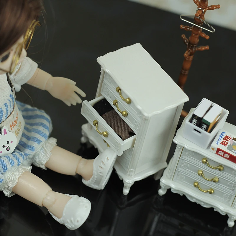 1Pc Dollhouse Furniture Ornaments Mini European Style Retro High And Low Cabinet Model Shooting Scene Props