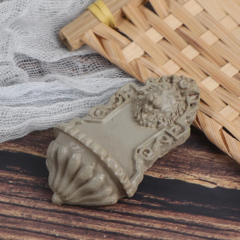 New Hot!1pc Dollhouse Miniature Garden Pool Mini Lion Head Wall Decor Pool Garden Decor Doll House Accessories Kid Toy Gifts
