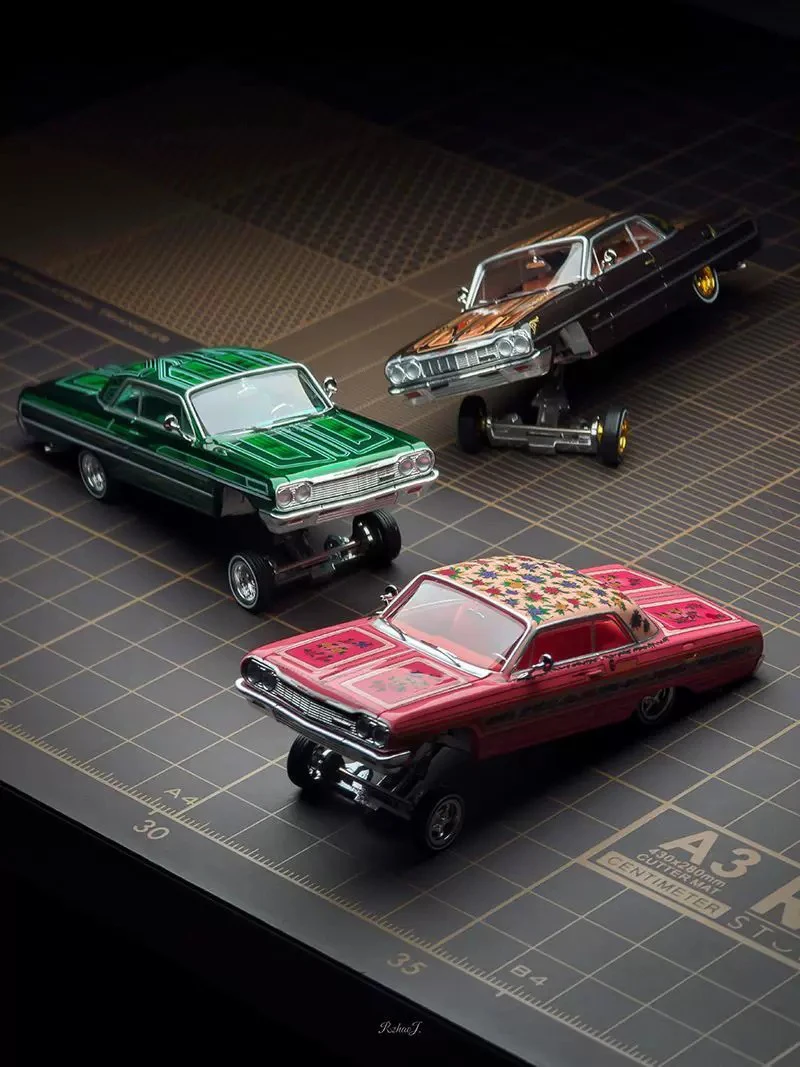 97M Model 1/64 Scale 1964 Impala SS Lowrider Bounce Car Alloy Car Model Classics Adult Souvenir Gift Static Display