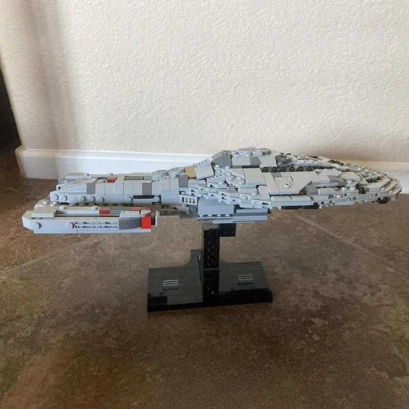 NEW 742PCS MOC USS Voyager NCC-74656 Midi-Scale Building Blocks Space Treks Sapceship Model DIY Bricks Set Toys Gifts