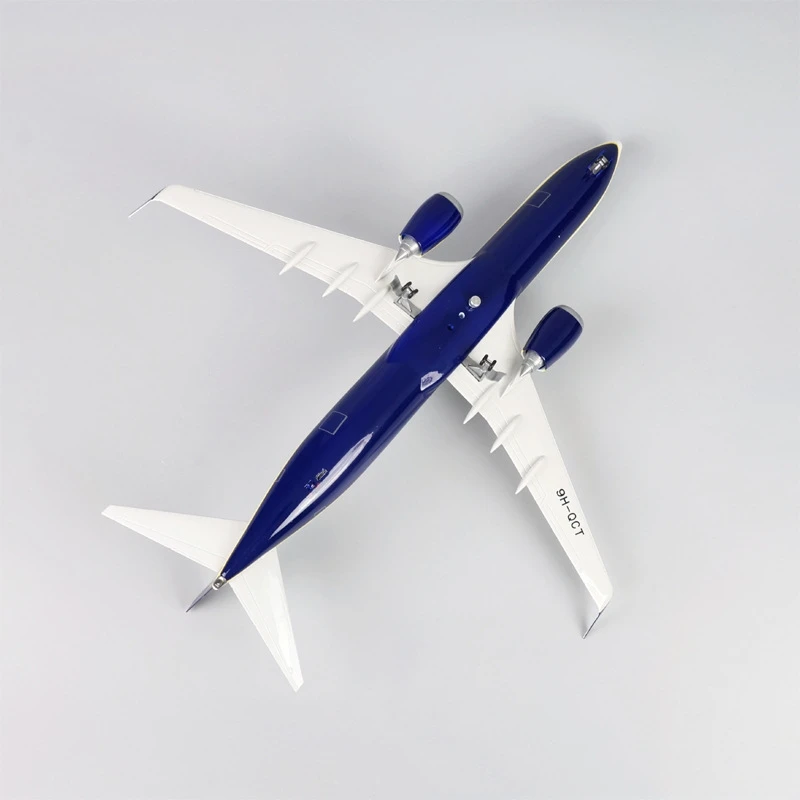 1:85 Scale Airplane Toy B737-800 Airplanes RYANAIR Airline Aircraft Model With Base Landing Gears Resin Miniature Plane For Kids