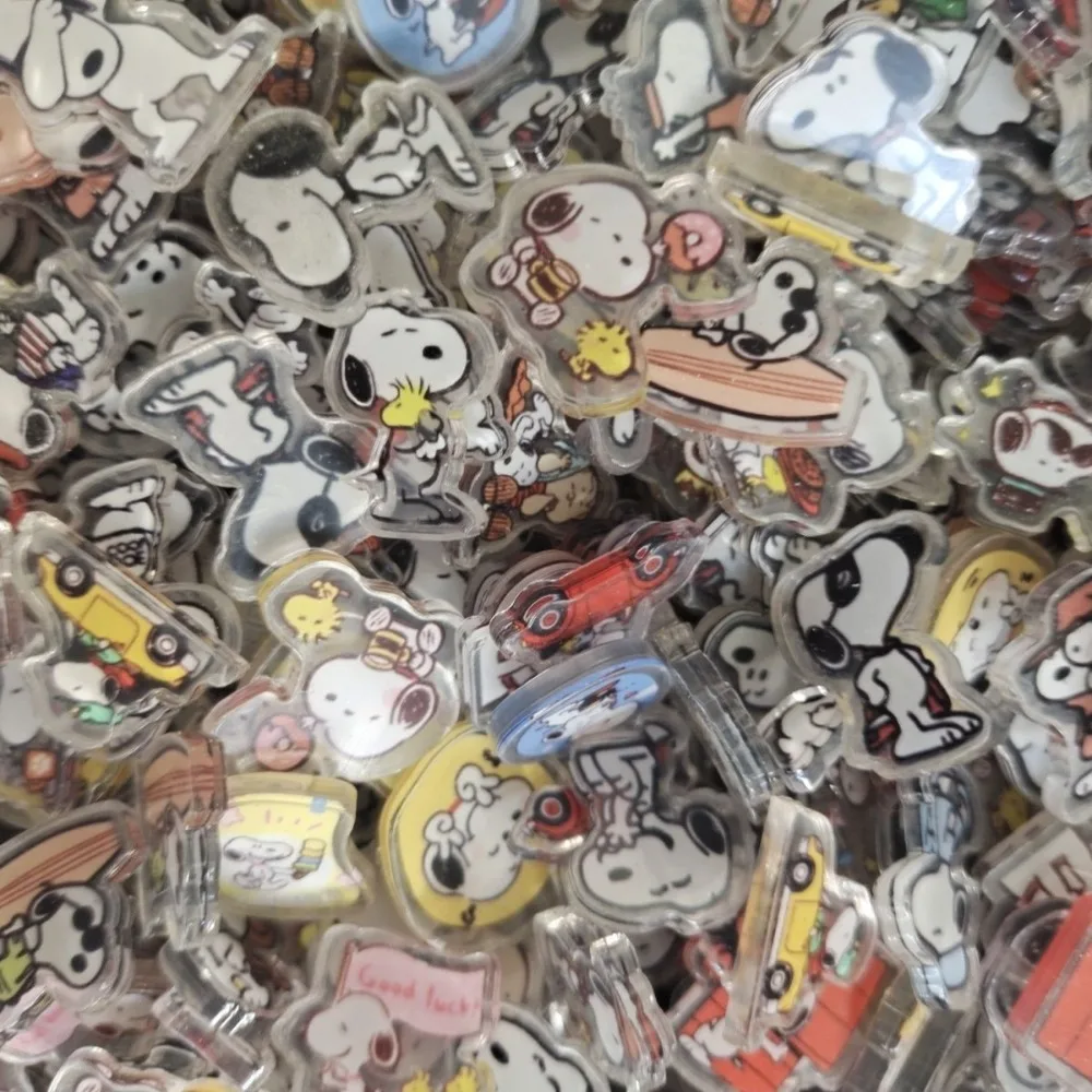 50-100 Pcs 2cm Snoopy Acrylic Board DIY Decoration for Refrigerator Magnet Mobile Phone Case Material Anime Cartoon Gift New Toy