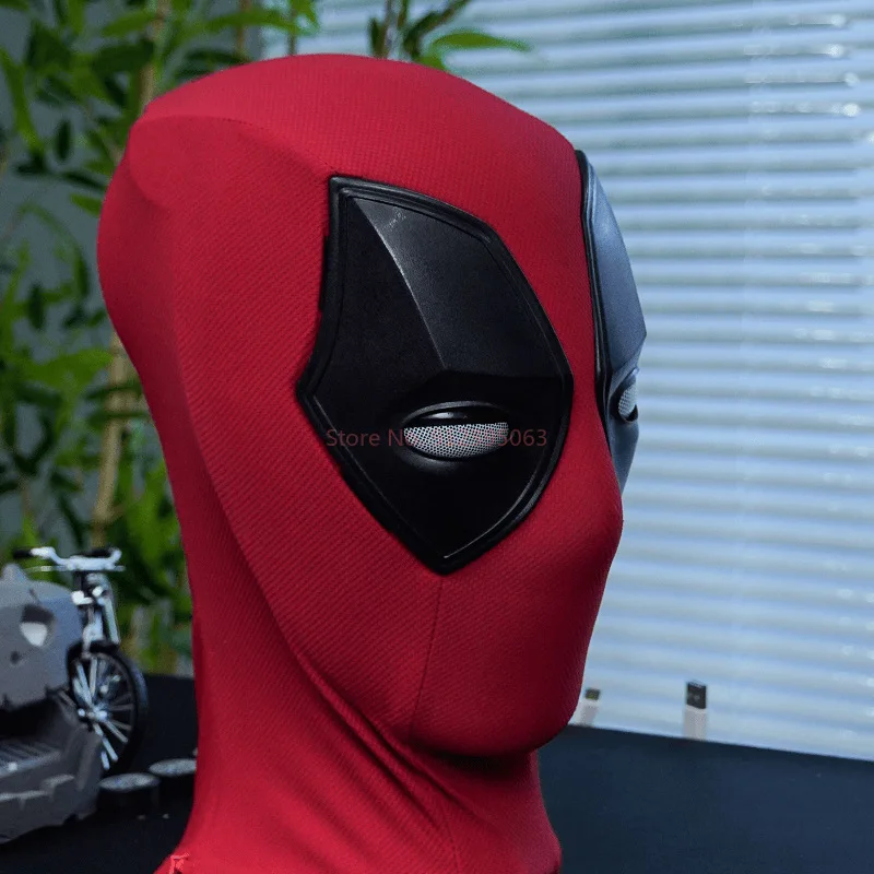 Anime 1:1 Deadpool Series Electric Helmet Toys Can Blink And Glow Halloween Cosplay Mask For Boys Deadpool Helmet Birthday Gifts