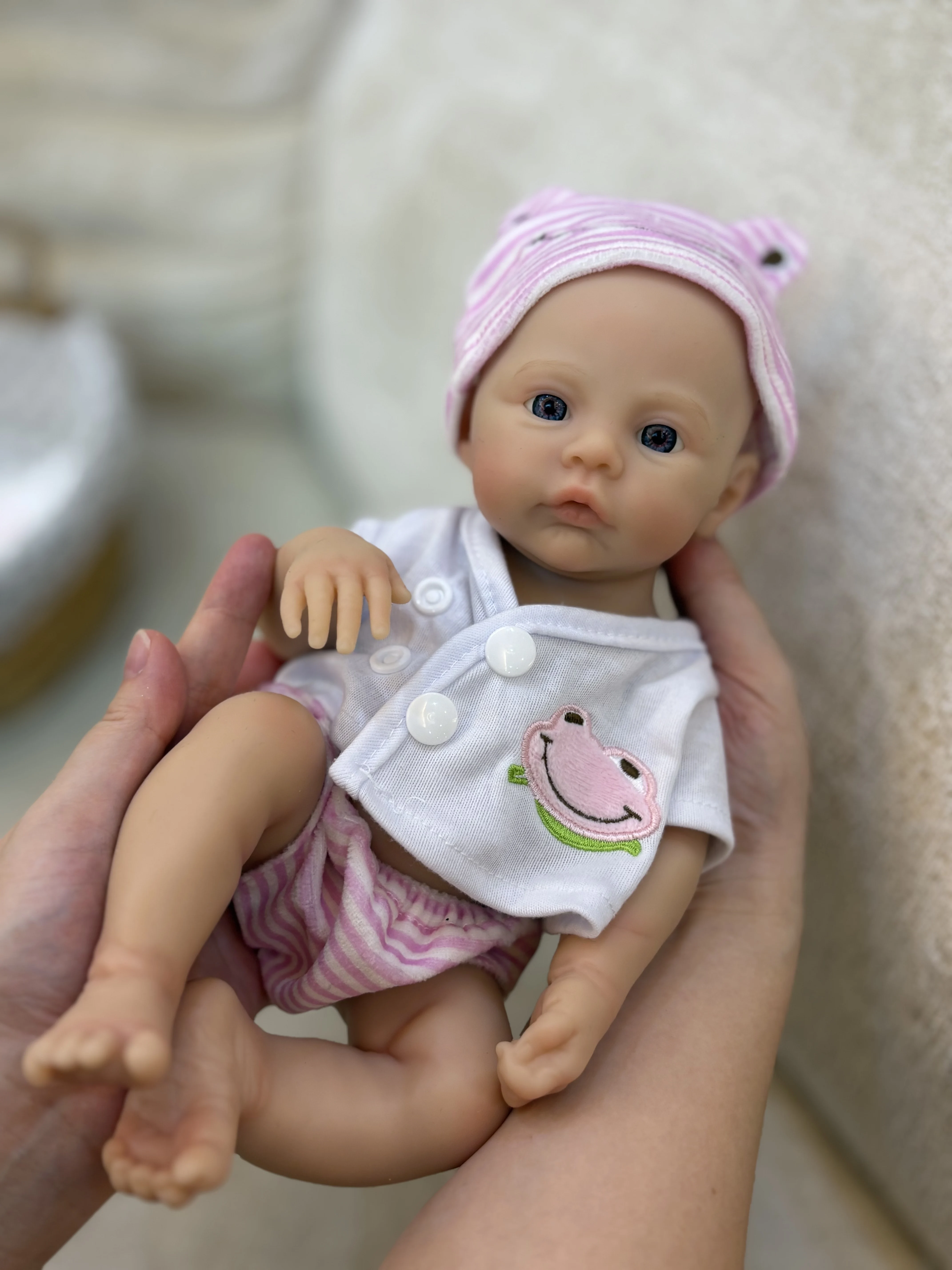 13inch Silicone Reborn Bebe Girl With 2 Sets of Outfits, Open Mouth, Waterproof, Lifelike Painted Newborn Baby Girl Toys
