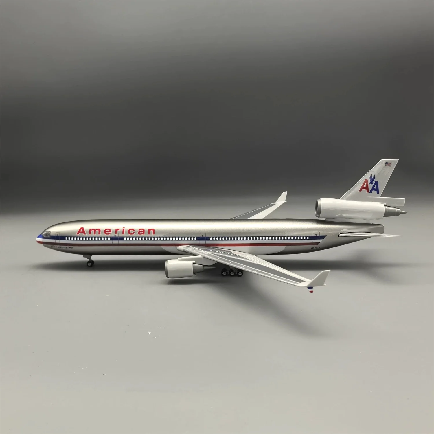 1:130 Scale plane model American MD-11 Toy planes 47cm resin Airplanes Model Kit With Lights And Wooden Base Collected Gift