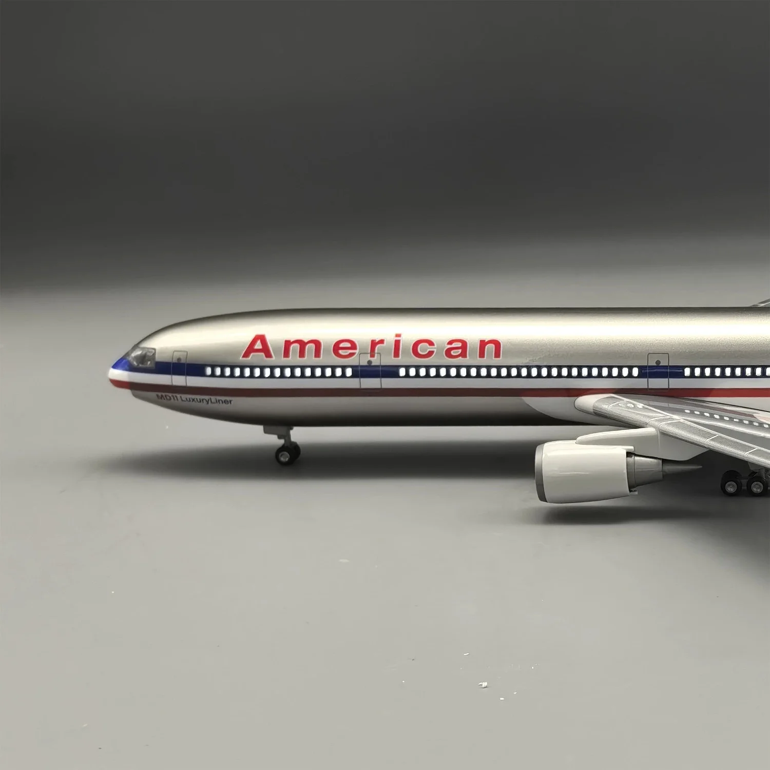 1:130 Scale plane model American MD-11 Toy planes 47cm resin Airplanes Model Kit With Lights And Wooden Base Collected Gift