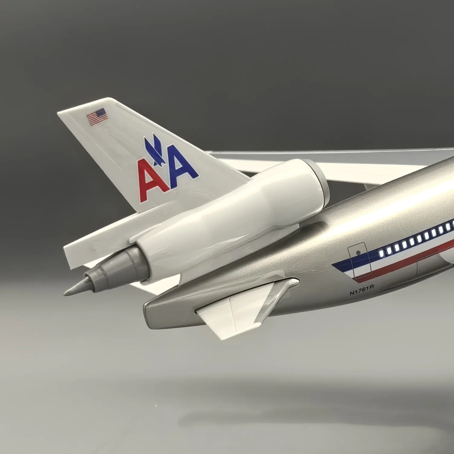 1:130 Scale plane model American MD-11 Toy planes 47cm resin Airplanes Model Kit With Lights And Wooden Base Collected Gift