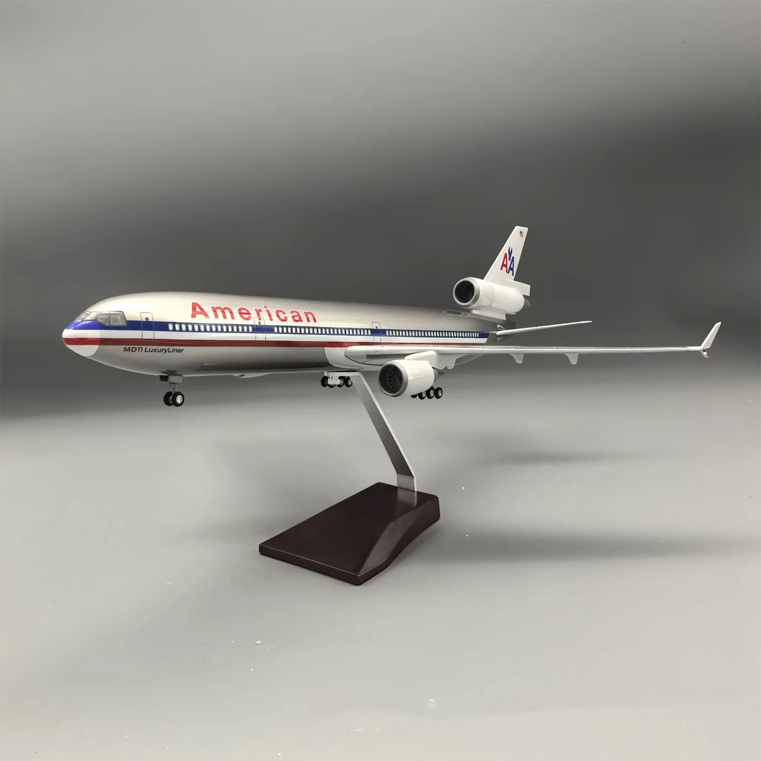1:130 Scale plane model American MD-11 Toy planes 47cm resin Airplanes Model Kit With Lights And Wooden Base Collected Gift
