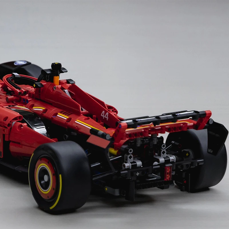 1361PCS Technical 1:8 Red SF-24 Racing Car Building Blocks Set MOC Formula Race Car Model Assembly Toy Birthday Gift for Boys