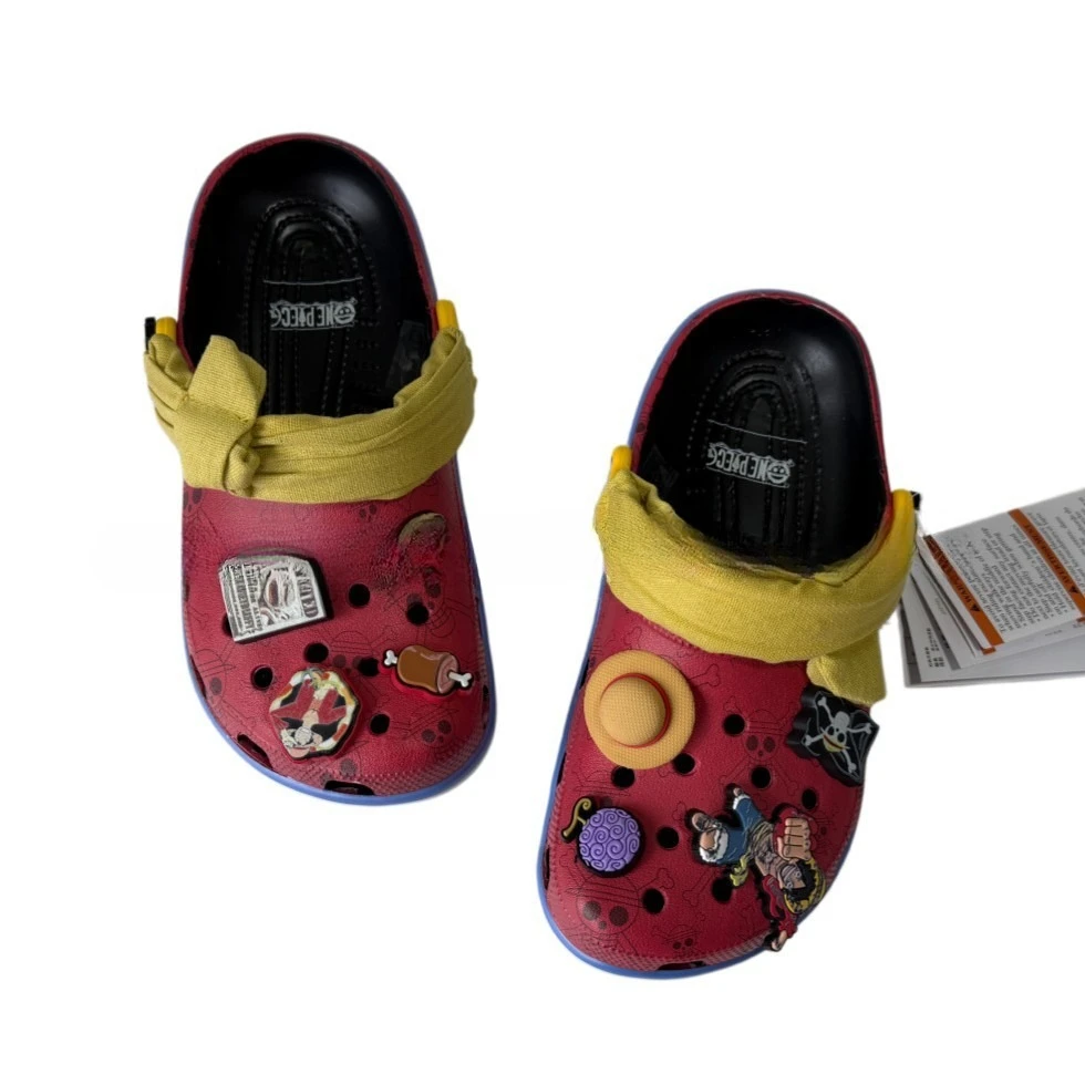 Super new One Piece collaboration cartoon hole shoes for boys and girls beach shoes with soft soles