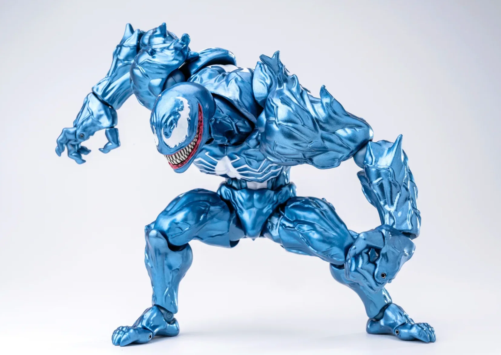 24-hour Shipping PC Studio NEW Premium Collectible Venom Anime Figures Articulated with Movable Joints Extra Hands Collect Gift