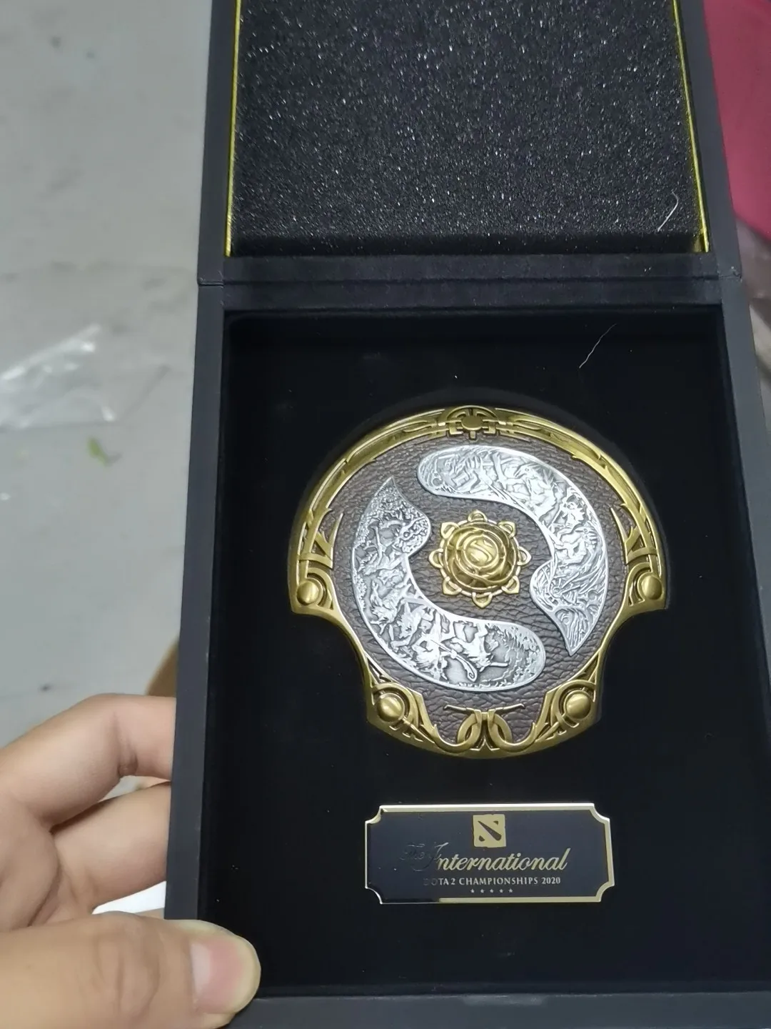 DOTA2 TI10 Aegis of Champions Metal Shield Double‑Sided Engraved with Display Box Collectible Gift for Dota2 Fans