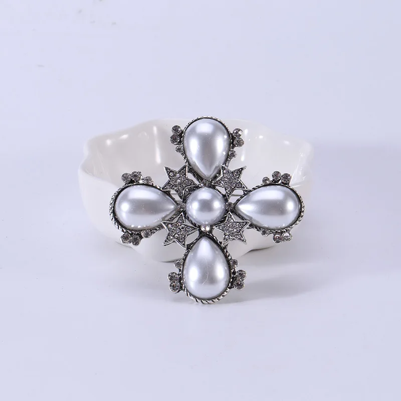 Baroque Vintage Cross Pearl Rhinestone Brooches Pins For Women Lady Luxury Exquitsite Badges Retro Wedding Party Corsage Brooch