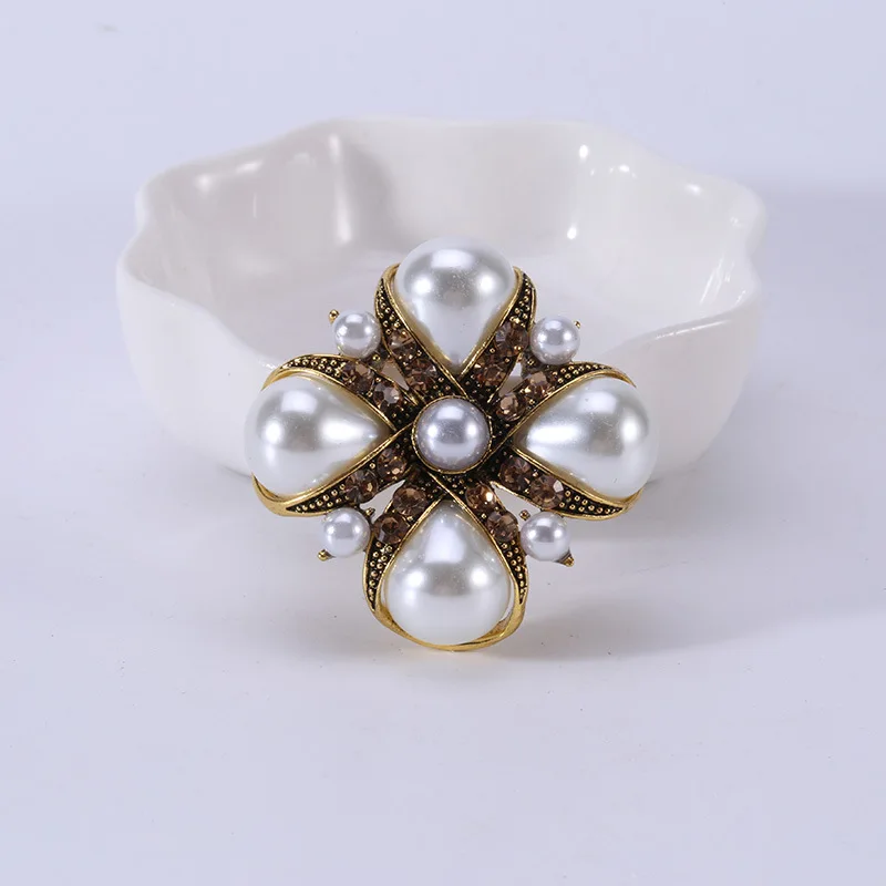 Baroque Vintage Cross Pearl Rhinestone Brooches Pins For Women Lady Luxury Exquitsite Badges Retro Wedding Party Corsage Brooch