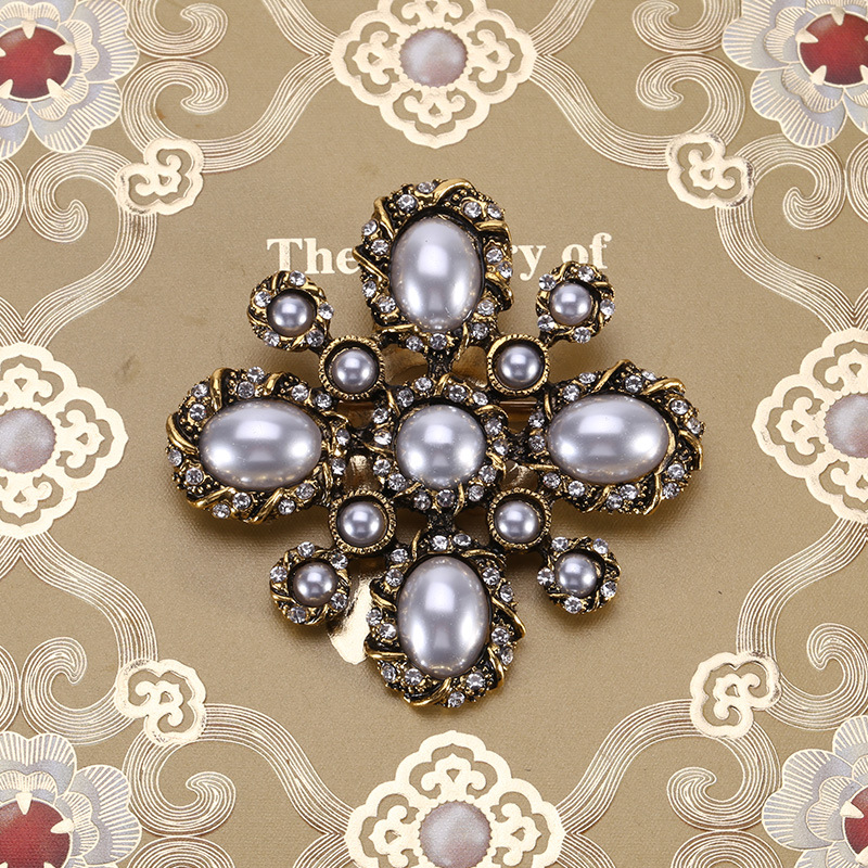 Baroque Vintage Cross Pearl Rhinestone Brooches Pins For Women Lady Luxury Exquitsite Badges Retro Wedding Party Corsage Brooch