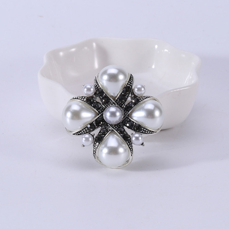 Baroque Vintage Cross Pearl Rhinestone Brooches Pins For Women Lady Luxury Exquitsite Badges Retro Wedding Party Corsage Brooch