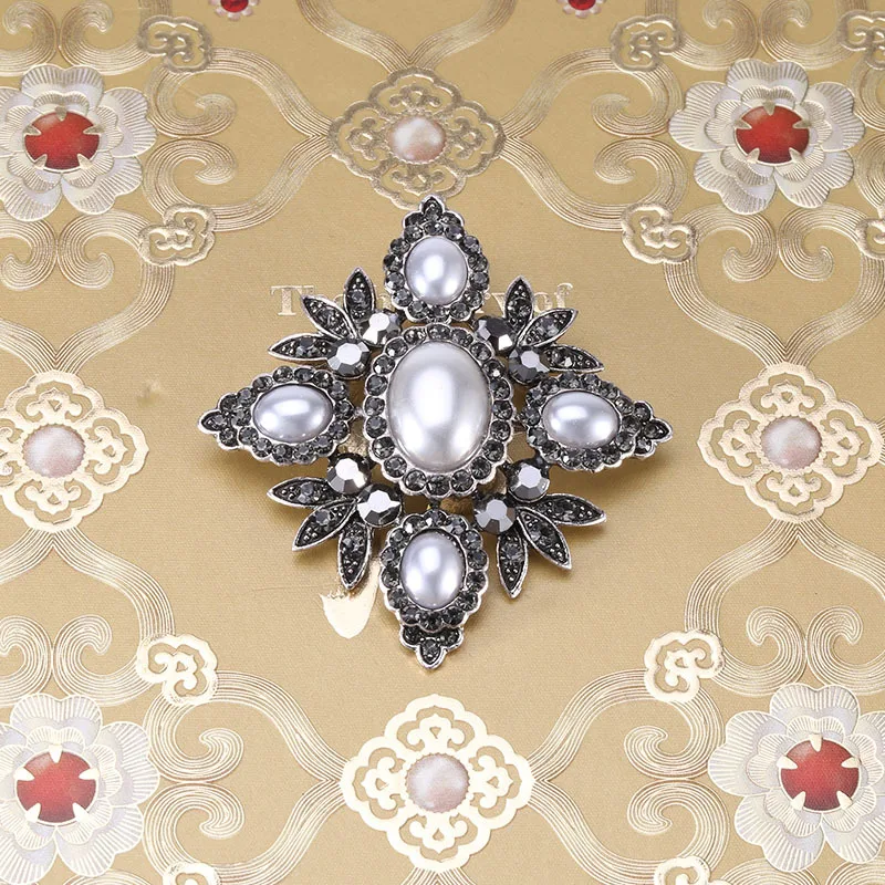 Baroque Vintage Cross Pearl Rhinestone Brooches Pins For Women Lady Luxury Exquitsite Badges Retro Wedding Party Corsage Brooch