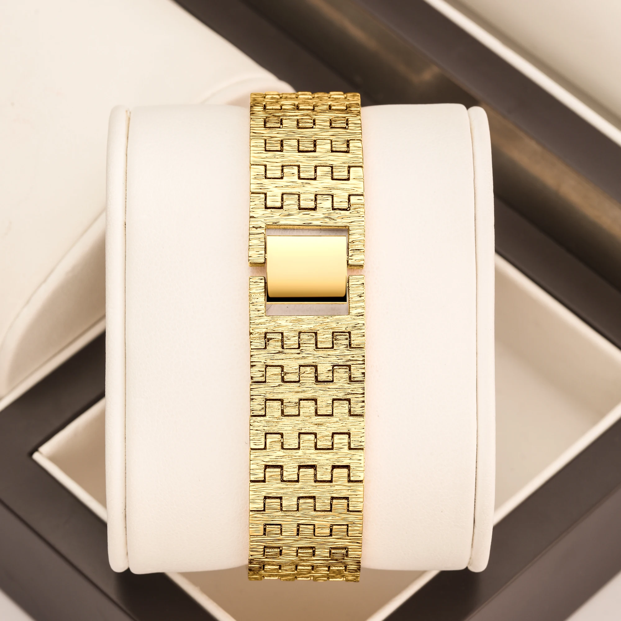 YaLaLuSi Brand Women's Fashionable Minimalist Bracelet Watch - Water-Resistant Quartz Timepiece Gift Reloj Mujer Ladies Girl