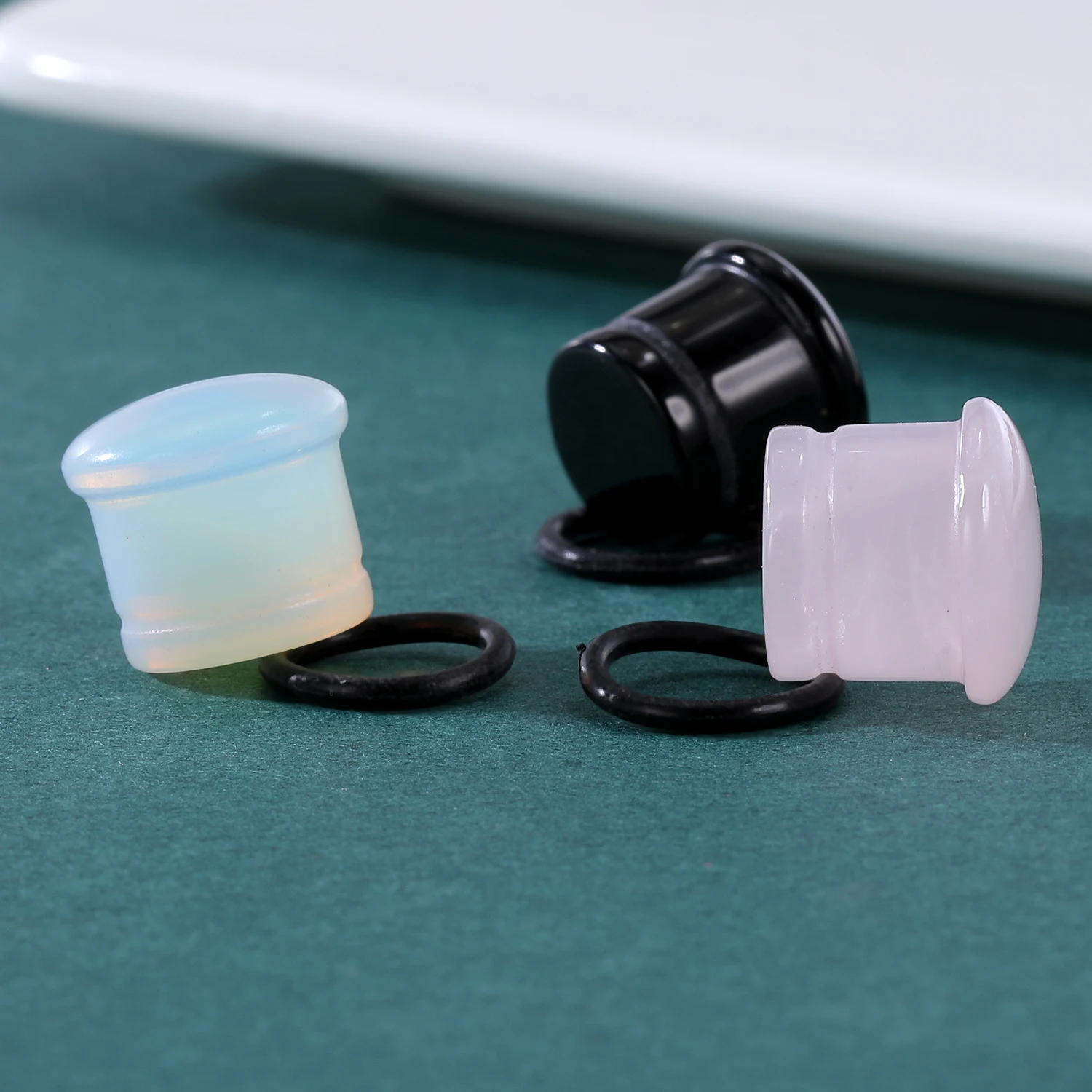 AOEDEJ 1Pair Stainless Steel Ear Tunnel Plugs Zirconia Ear Expander Stretcher Black Crystal Ear Gauges Body Piercing Jewelry