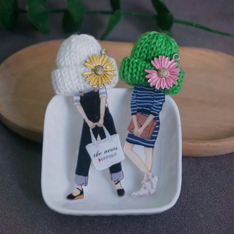 2Pcs/Lot Fashion Brooch For Woman Girl Cute Acrylic Brooch Pins Badge Clothing Accessories High Quality Gifts