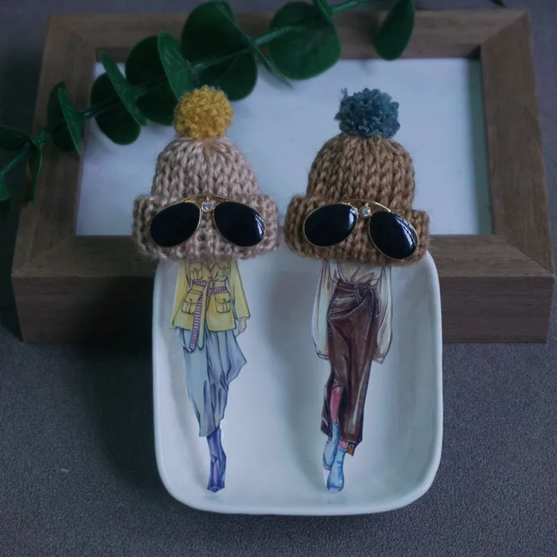 2Pcs/Lot Fashion Brooch For Woman Girl Cute Acrylic Brooch Pins Badge Clothing Accessories High Quality Gifts