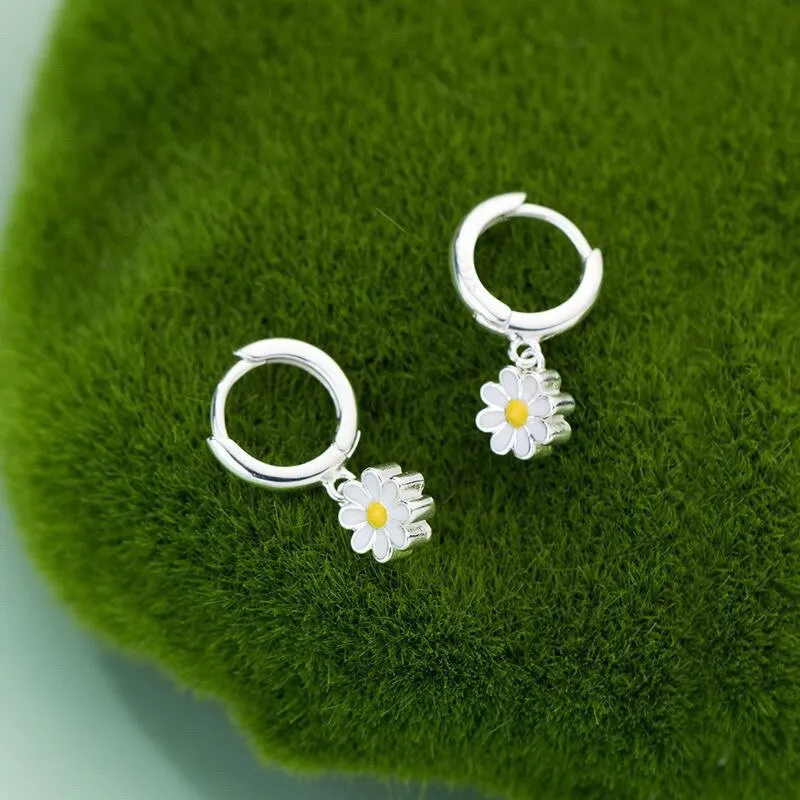 Sweet Daisy Flower Hoop Earrings For Women 2023 New Fashion Round Earrings For Wedding Party Korean Temperament Ear Jewelry A-