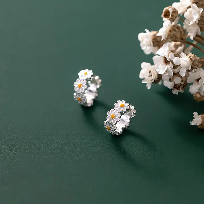 Sweet Daisy Flower Hoop Earrings For Women 2023 New Fashion Round Earrings For Wedding Party Korean Temperament Ear Jewelry A-