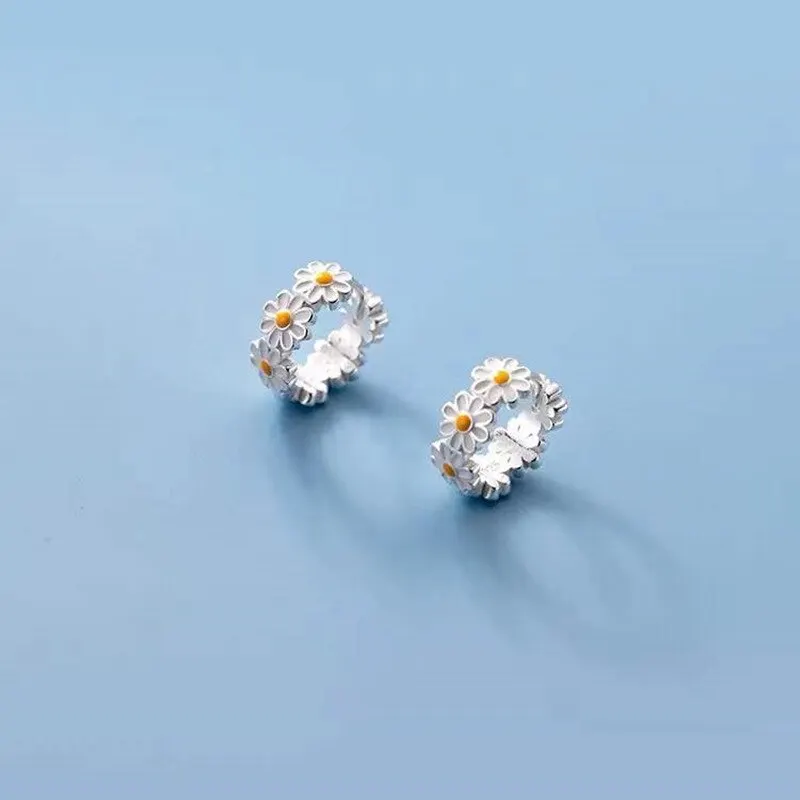 Sweet Daisy Flower Hoop Earrings For Women 2023 New Fashion Round Earrings For Wedding Party Korean Temperament Ear Jewelry A-