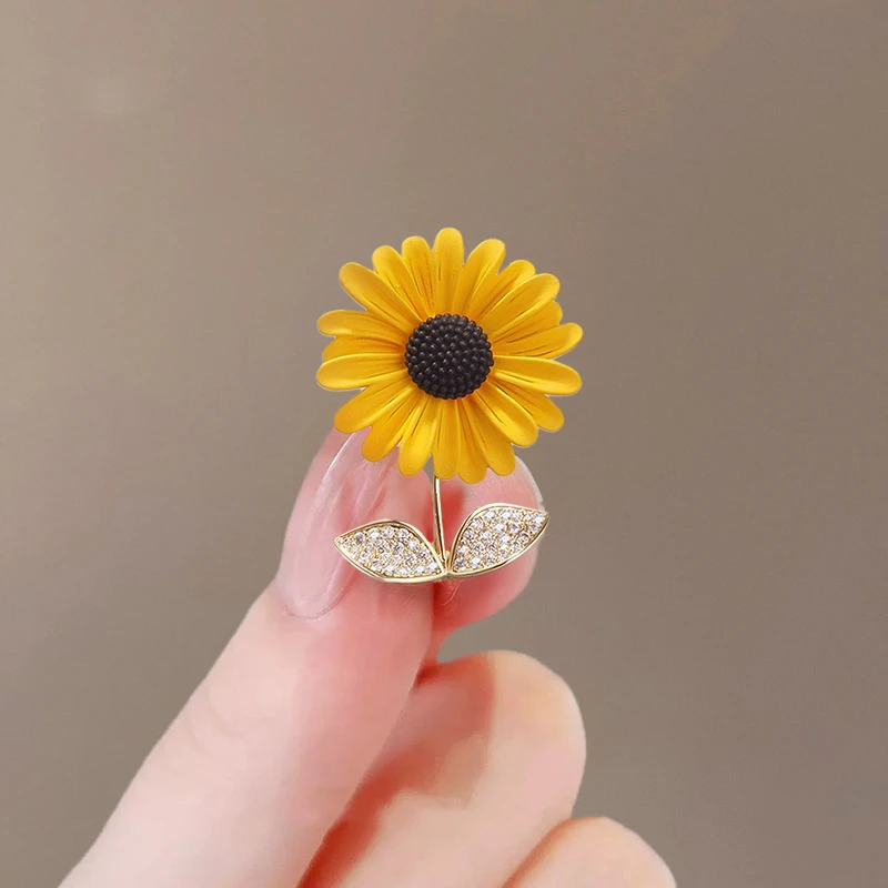 Shiny Rhinestone Sunflower Brooch Pin For Women Luxury Zircon Daisy Flower Collar Badge Elegant Floral Bouquet Corsage Jewelry