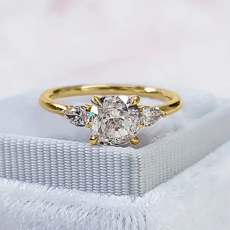 Huitan Cushion Shaped Cubic Zirconia Rings for Women Fashion Contracted Design Wedding Accessories Engagement Rings Hot Jewelry