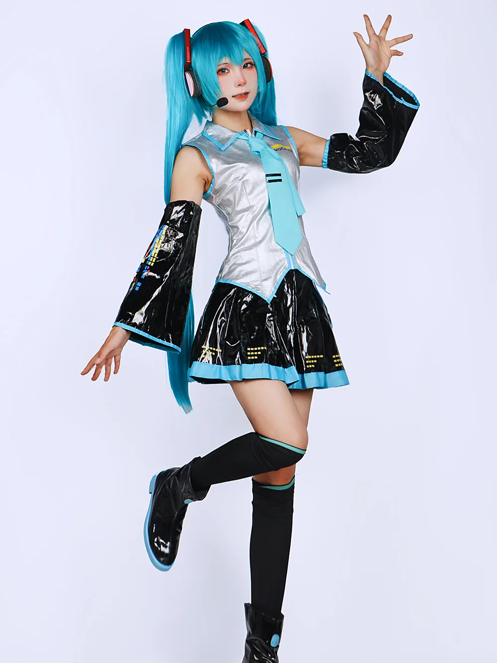 Miku Cosplay Full Set Silver Leather Fabric Suit Miku Cosplay Headwear Costume Outfit JK Sailor Dress High School Uniform Hallow