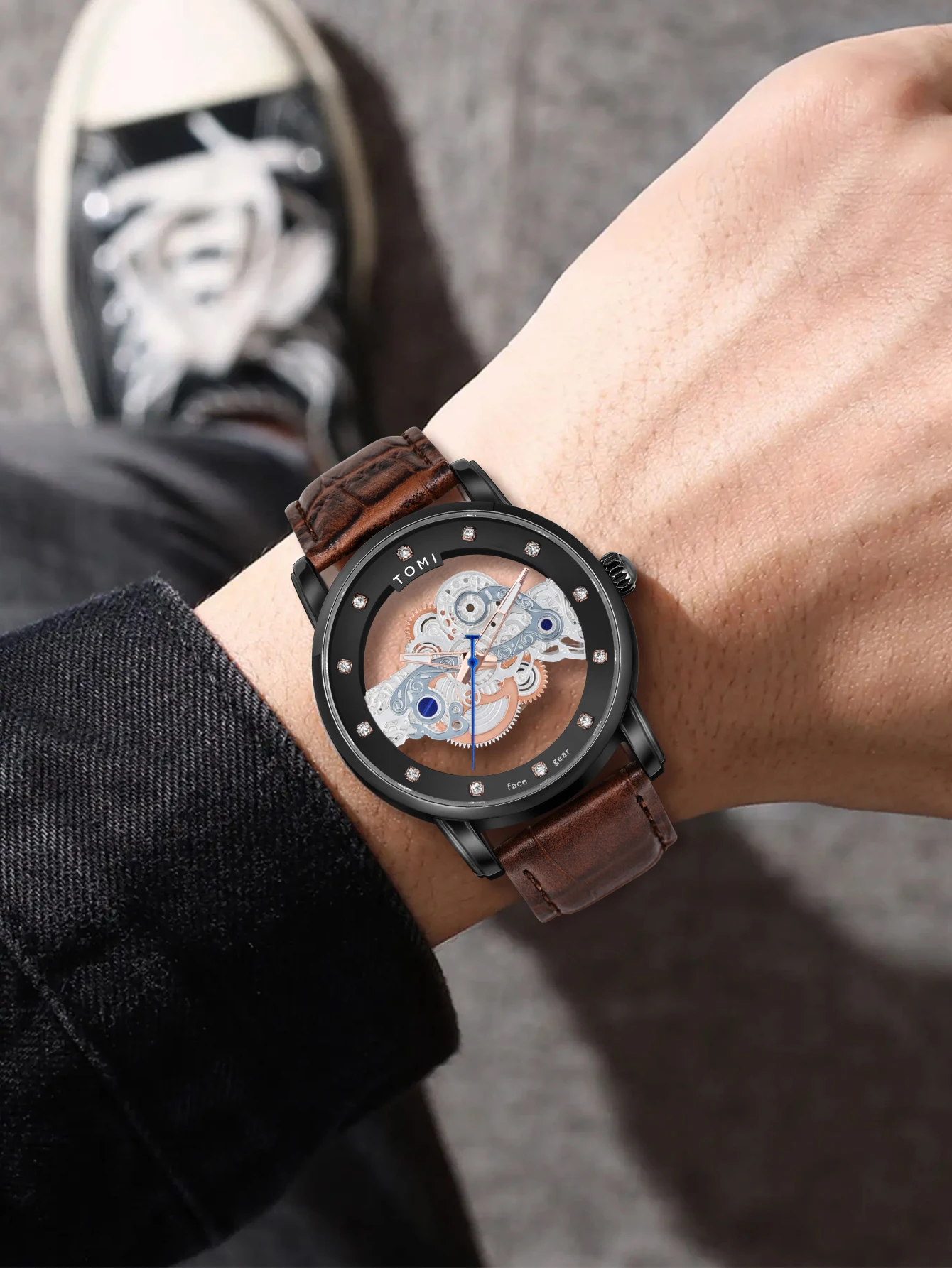 TOMI New Popular Watch Luxury Casual Men's and Women's Watch Hollow Diamond Quartz Watch