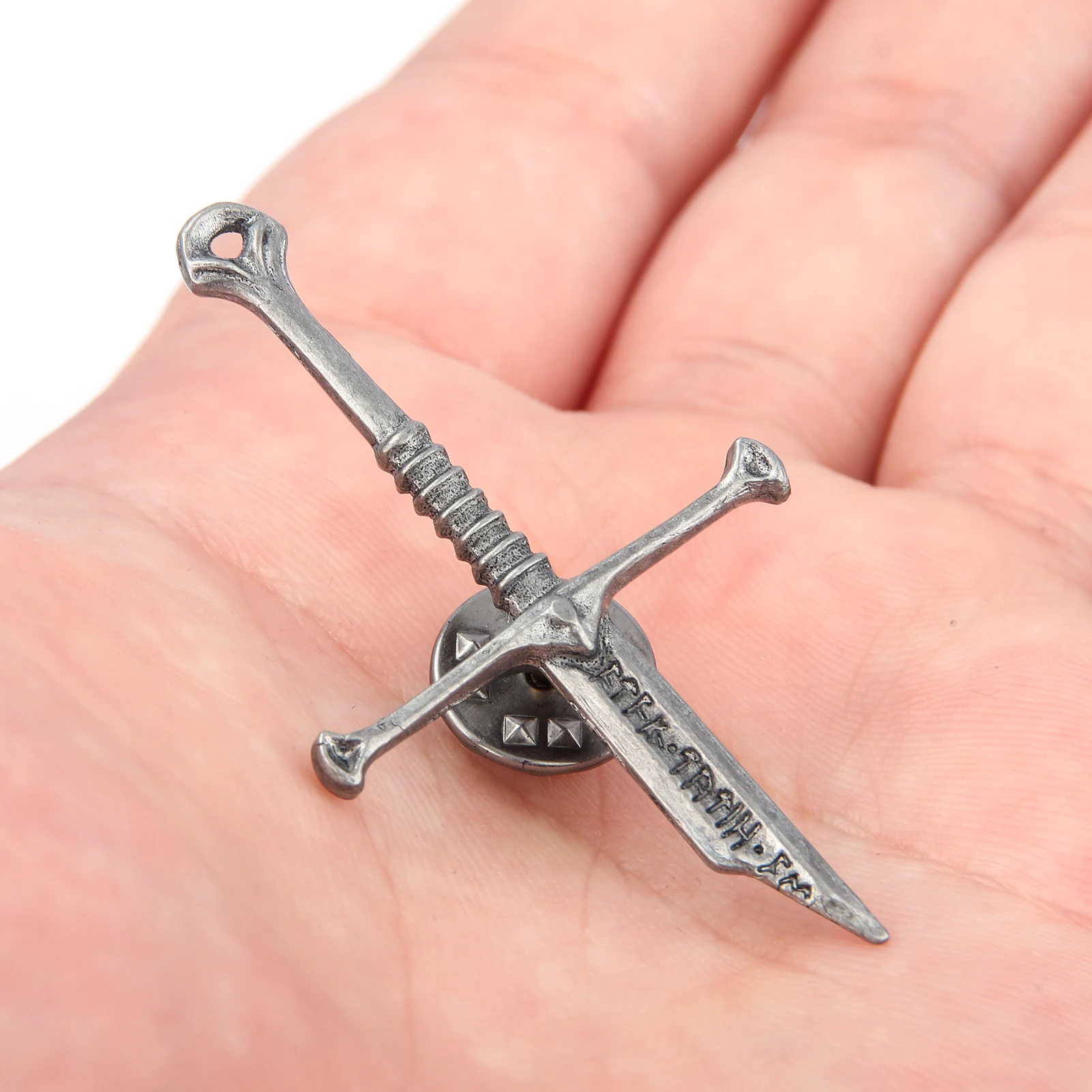 Lord of the Narsil Broken Sword Pins Brooch Movie Aragorn Sword Metal Badge Brooch for Women Men Lapel Pin Jewelry