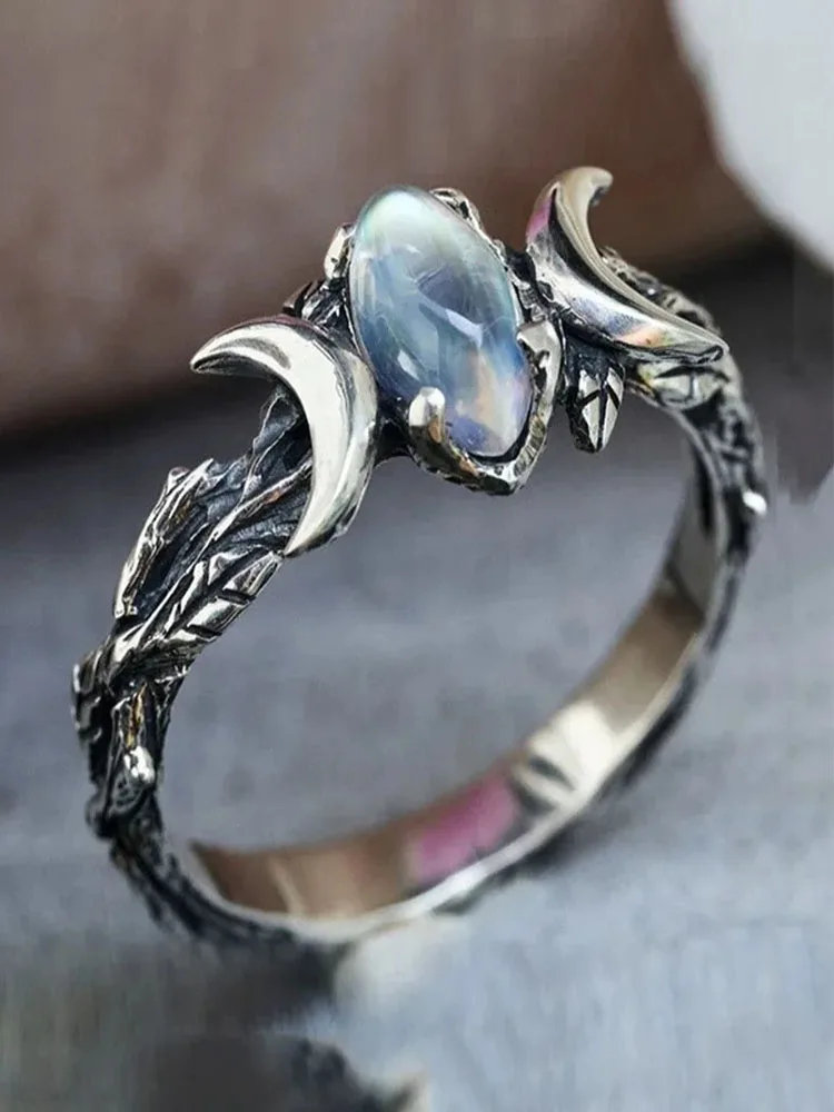 Huitan Imitation Moonstone Moon Ring for Women Vintage Party Jewelry Delicate Bohemian Style Finger Accessories for Party