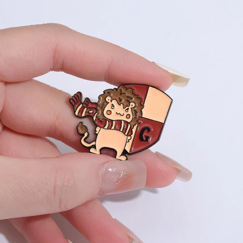 4pcs Personalized Creative Small Animal Cute Shield Badge Pendant Metal Badge Cartoon Clothing Accessories