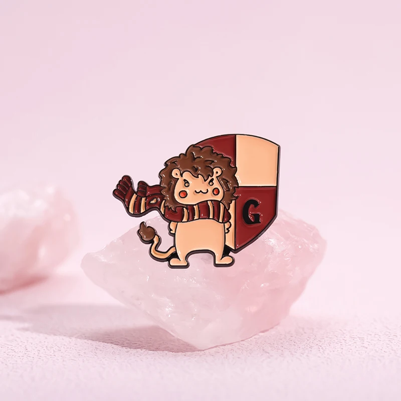 4pcs Personalized Creative Small Animal Cute Shield Badge Pendant Metal Badge Cartoon Clothing Accessories