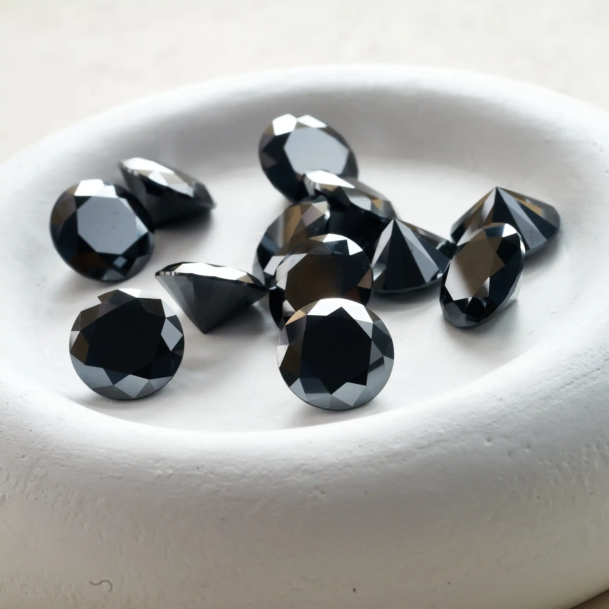 0.5-5ct Rare Black Color Moissanite Loose Stones VVS1 Excellent Cut 5-14mm Moissanite Lab Diamonds Stone