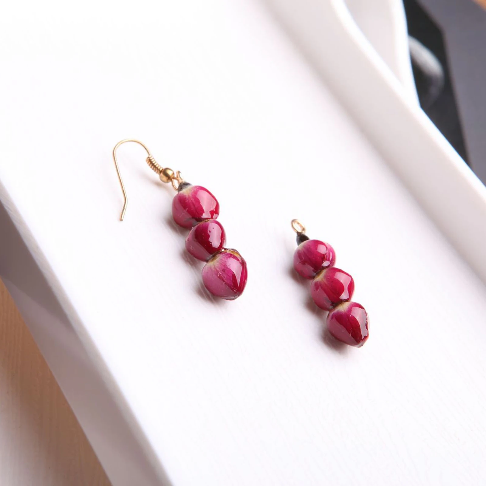 2 PCs Handmade Resin Jewelry Real Flower Charms Petaline Pendants Real Rose Petal Charm For DIY Earring Jewelry Finding Making