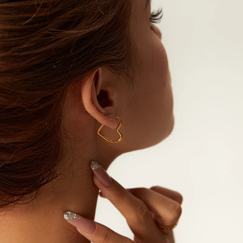 Fashion Minimalist Gold Color Stainless Steel Heart Earrings For Women Girl Simple Punk Hoop Earrings Piercing Korean Jewelry