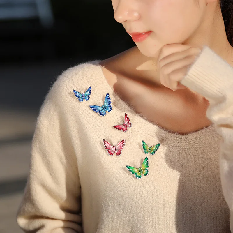 Fashion Pearl and Rhinestone Brooches for Women Baroque Trendy Butterfly Pins Clothes Accessories Wedding Gifts