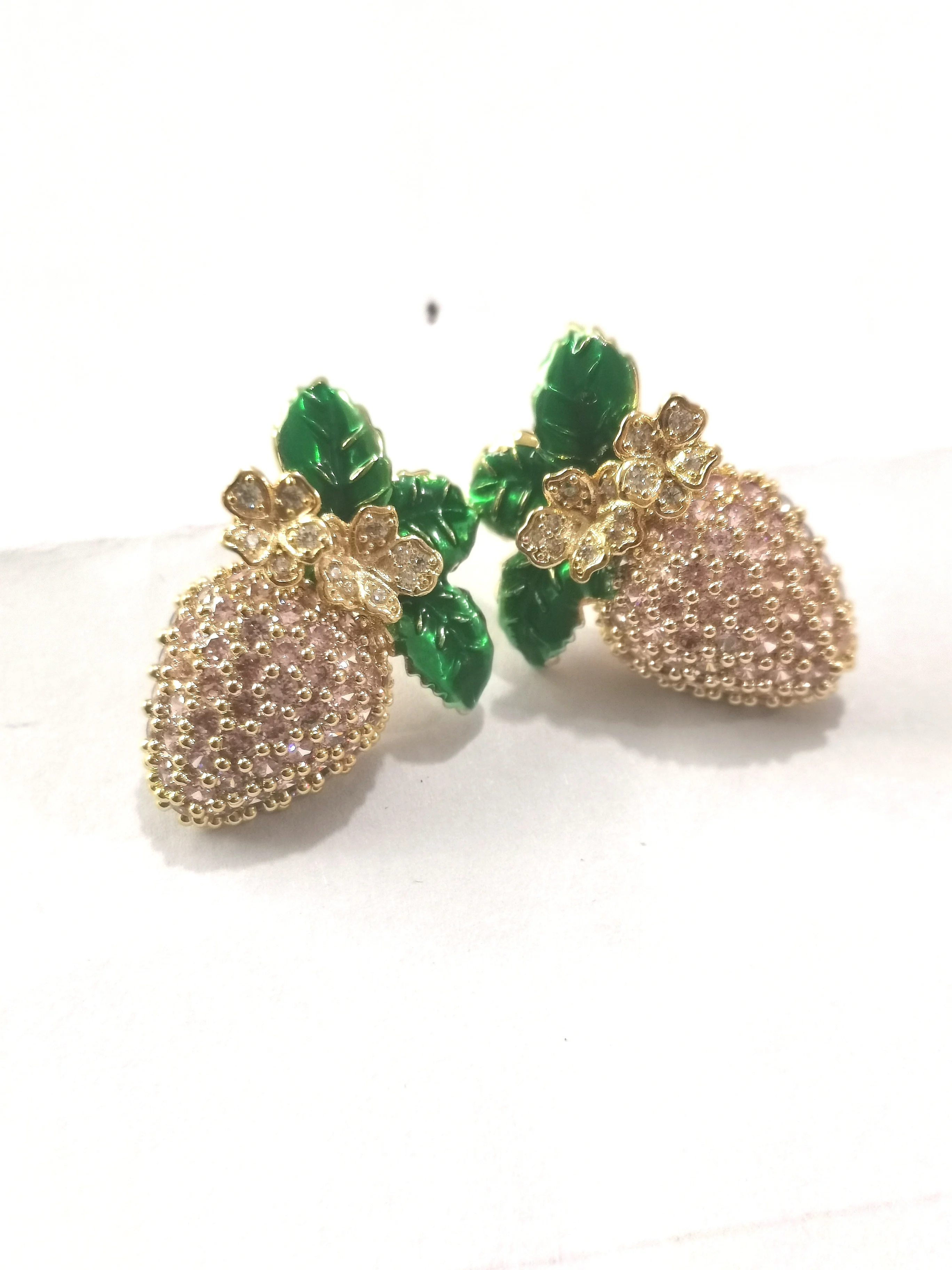 Retro Exaggerated Baroque Love Strawberry Women's Earrings 2023 Fashion New Fruit Series Leisure Holiday Jewelry Ear Accessories