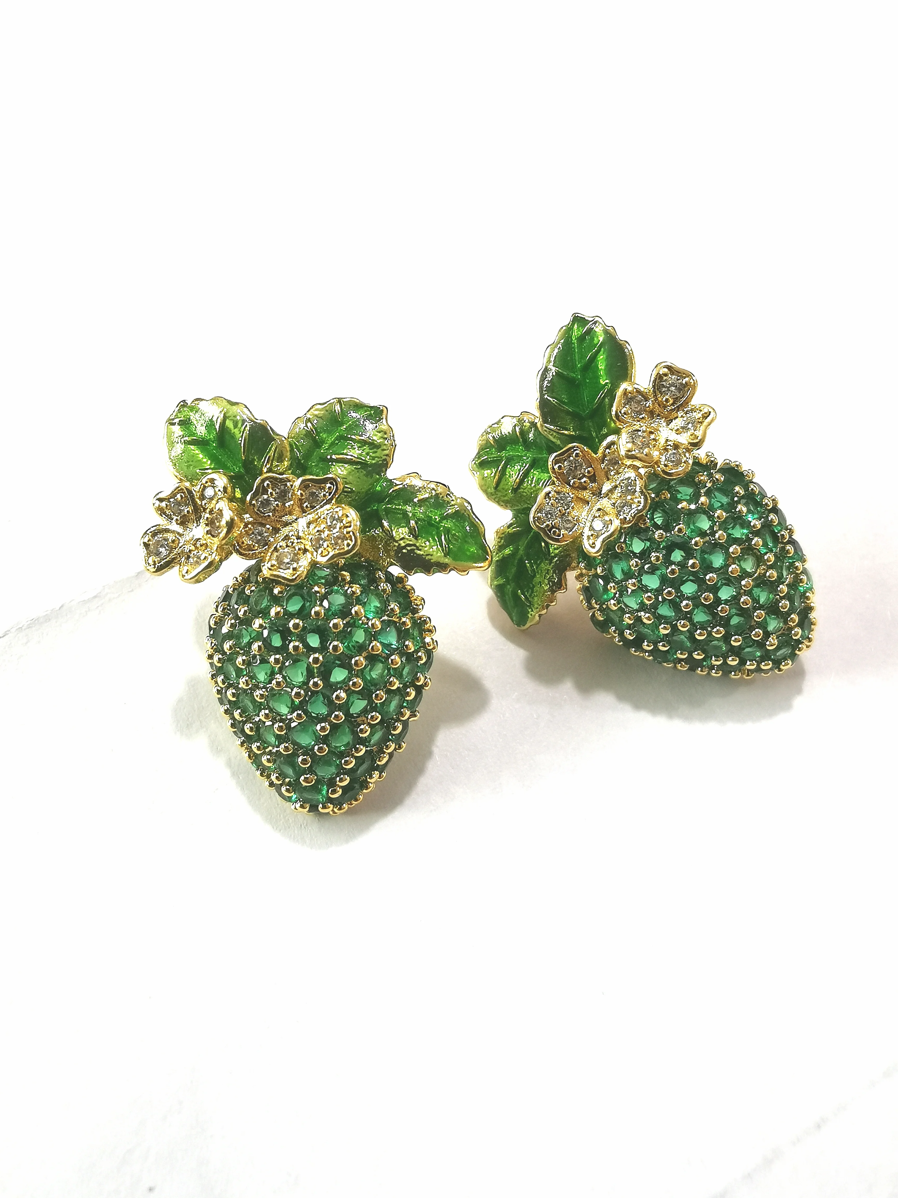 Retro Exaggerated Baroque Love Strawberry Women's Earrings 2023 Fashion New Fruit Series Leisure Holiday Jewelry Ear Accessories