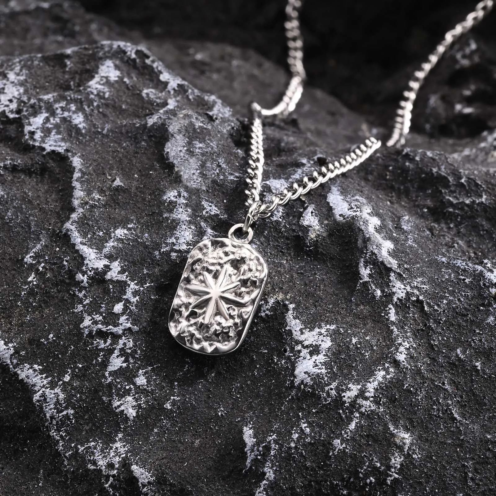 Mens Dog Tag Necklaces, Stylish Hammered Stainless Steel Eight Point Star Pendant Collar, Birthday Party Gifts for Him