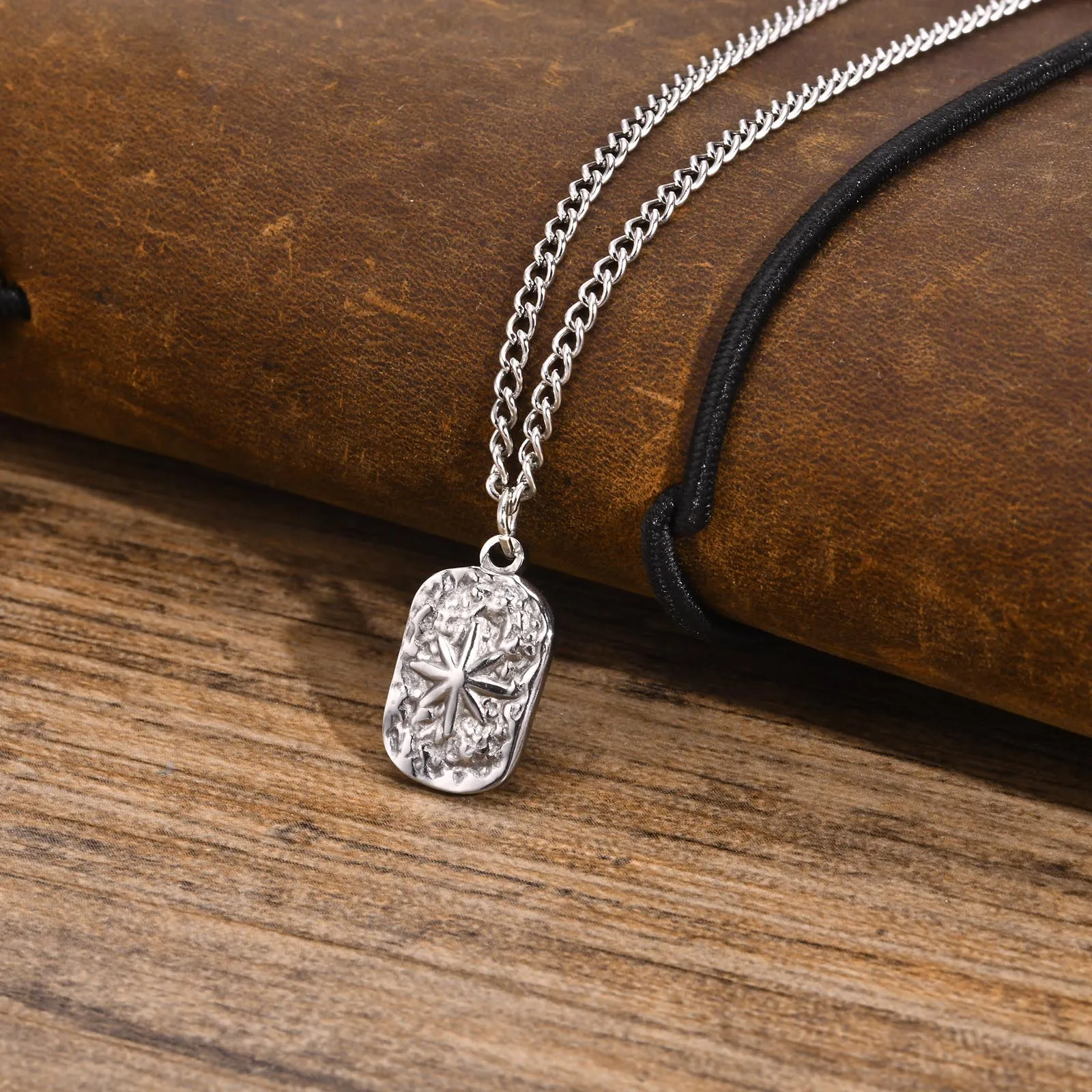 Mens Dog Tag Necklaces, Stylish Hammered Stainless Steel Eight Point Star Pendant Collar, Birthday Party Gifts for Him