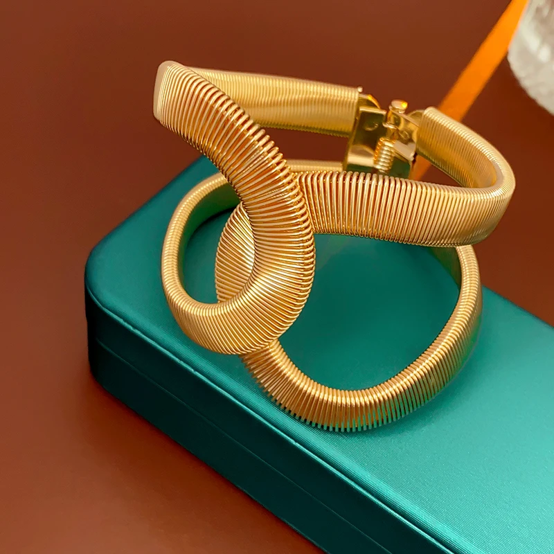 Gold Color Hollow Snake-shaped Bracelet For Women Fashion Simple Staggered Open Elastic Bracelet Exaggerated Writband Jewelry A